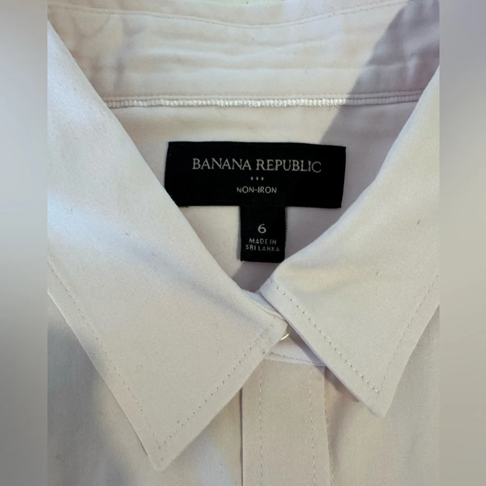 Banana Republic Pale Pink Women's Button-Down Shirt - Picture 3 of 3